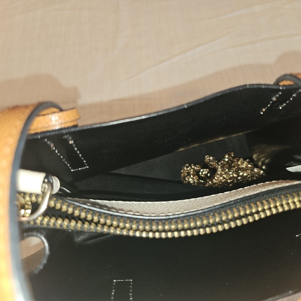 Marc Jacobs Black and Tan Satchel - Picture 3 of 13
